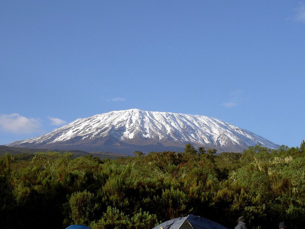 1200px-Mt._Kilimanjaro_12.2006